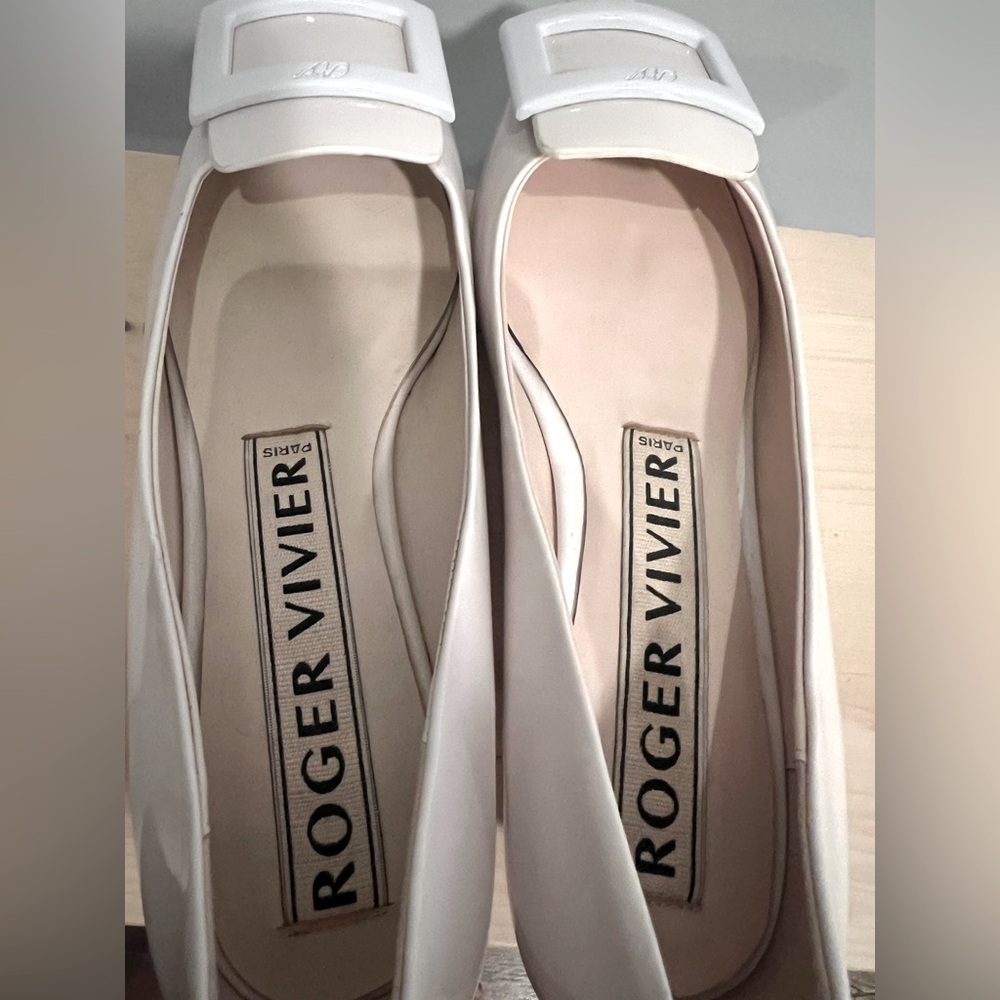 Roger Vivier Cream Flats - Picture 5 of 7